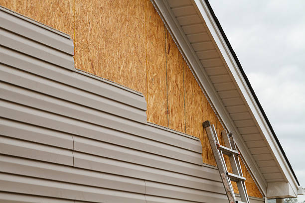 Professional Siding technician working in Middleburg, PA